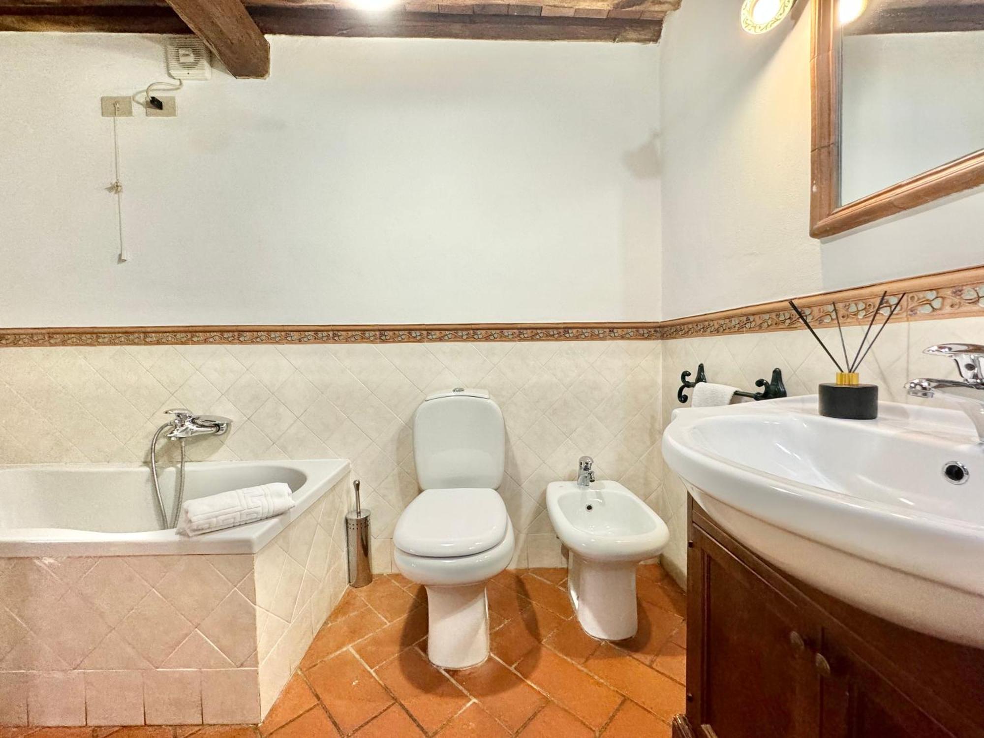 Fronte Mura Lucca - Parcheggio - Wifi Il Cortigiano Βίλα Εξωτερικό φωτογραφία